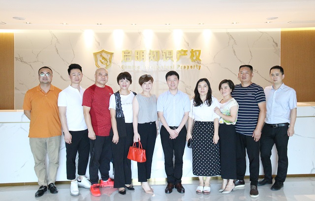 嘉興湖南商會(huì)輪值會(huì)長(zhǎng)劉第晟、秘書長(zhǎng)曾嬋娟一行蒞臨公司指導(dǎo)交流