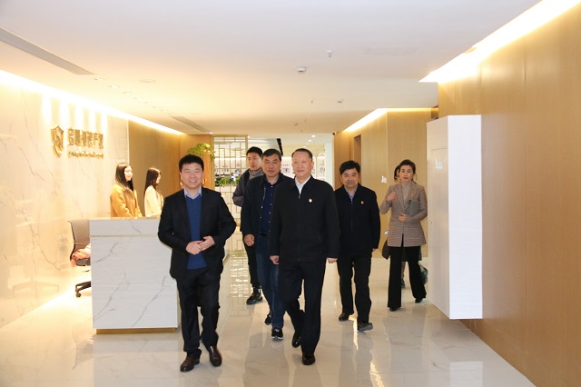 嘉興市常務(wù)副市長(zhǎng)、經(jīng)濟(jì)技術(shù)開(kāi)發(fā)區(qū)黨工委書(shū)記陳利眾蒞臨公司指導(dǎo)工作