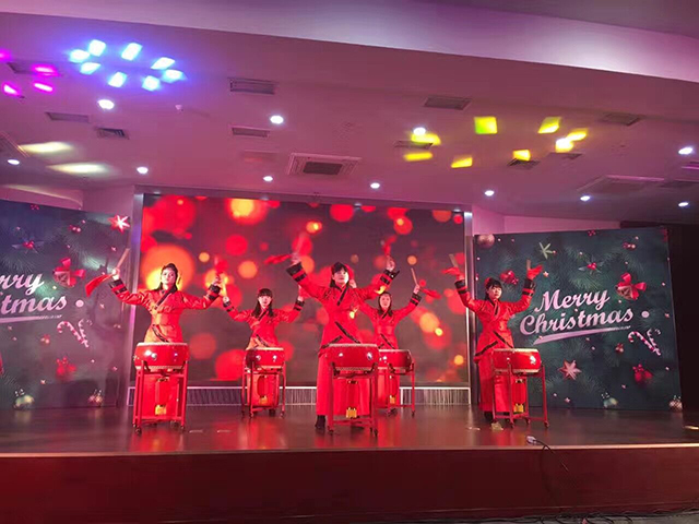 智慧園舉辦圣誕晚會，我司表演開場舞蹈